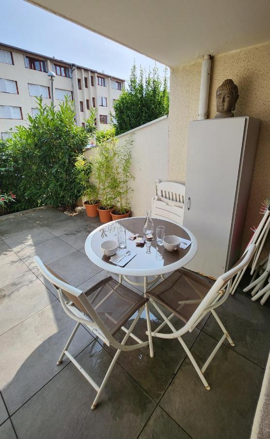 2* Rdc+ Terrasse & Parking Prive Apartment *